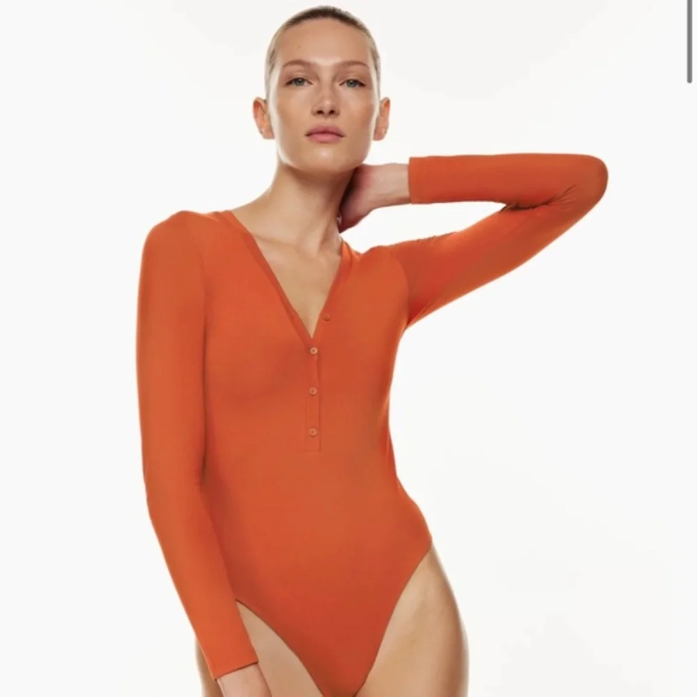 Aritzia Babaton flambeau red aritzia Henley Longsleeve Bodysuit Size Xs - Picture 1 of 6